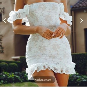 SELFIE LESLIE
VERONA OFF-SHOULDER LACE OVERLAY MINI DRESS WHITE worn ONCE! small